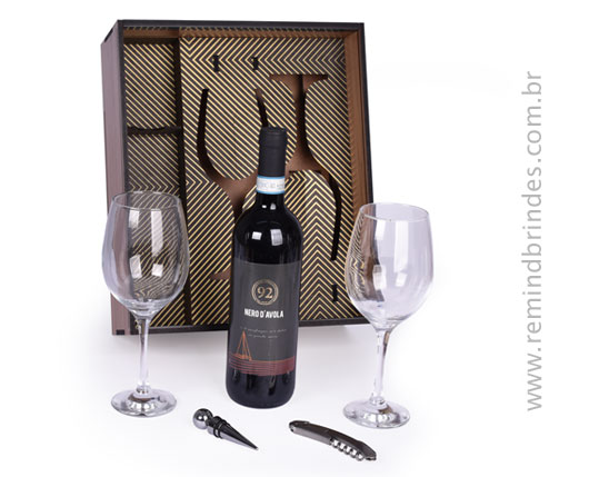 Kit Bebida - Vinho Italiano Nero D’Avola com 1 Saca-Rolhas, 1 Tampa e 2 Taças Premium em Caixa de Madeira