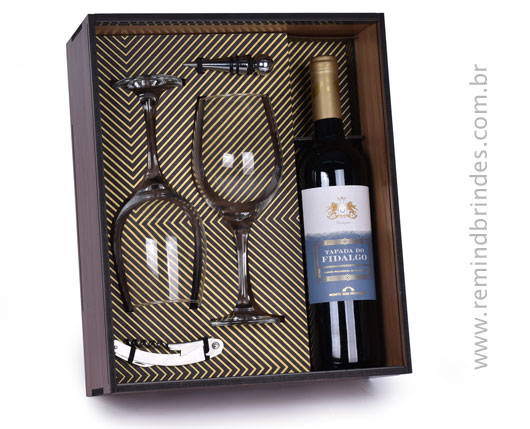 Kit Bebida - Vinho Português Tapada do Fidalgo com 1 Saca-Rolhas, 1 Tampa e 2 Taças Premium em Caixa de Madeira