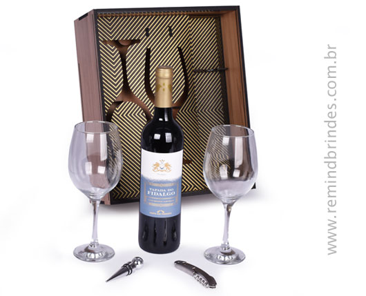 Kit Bebida - Vinho Português Tapada do Fidalgo com 1 Saca-Rolhas, 1 Tampa e 2 Taças Premium em Caixa de Madeira