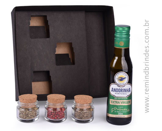 Kit Queijo Personalizado com Bolsa Térmica, Tábua com Suporte de Espátulas, Azeite e Temperos