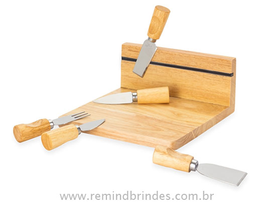 Kit Queijo Personalizado com Bolsa Térmica, Tábua com Suporte de Espátulas, Azeite e Temperos