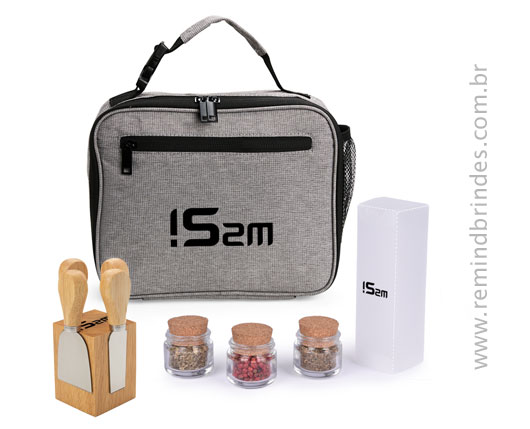 Kit Queijo e Gourmet Executive com Bolsa Térmica, Cepo de Bambu com Espátulas e Temperos Personalizado