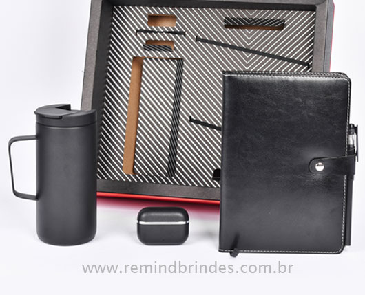 Kit Onboarding Premium Red com Caderneta com caneta, Caneca Térmica e Fone