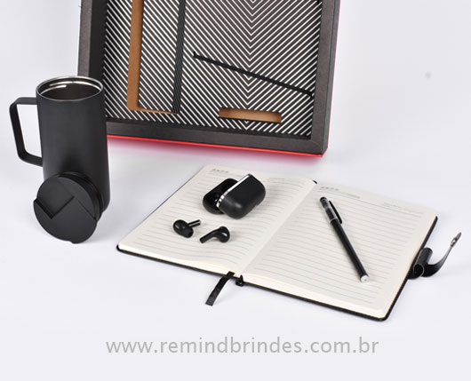 Kit Onboarding Premium Red com Caderneta com caneta, Caneca Térmica e Fone